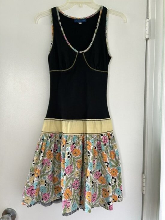 Mario Balthazar Dresses & Skirts - Mario Balthazar Floral Dress w/ net slip